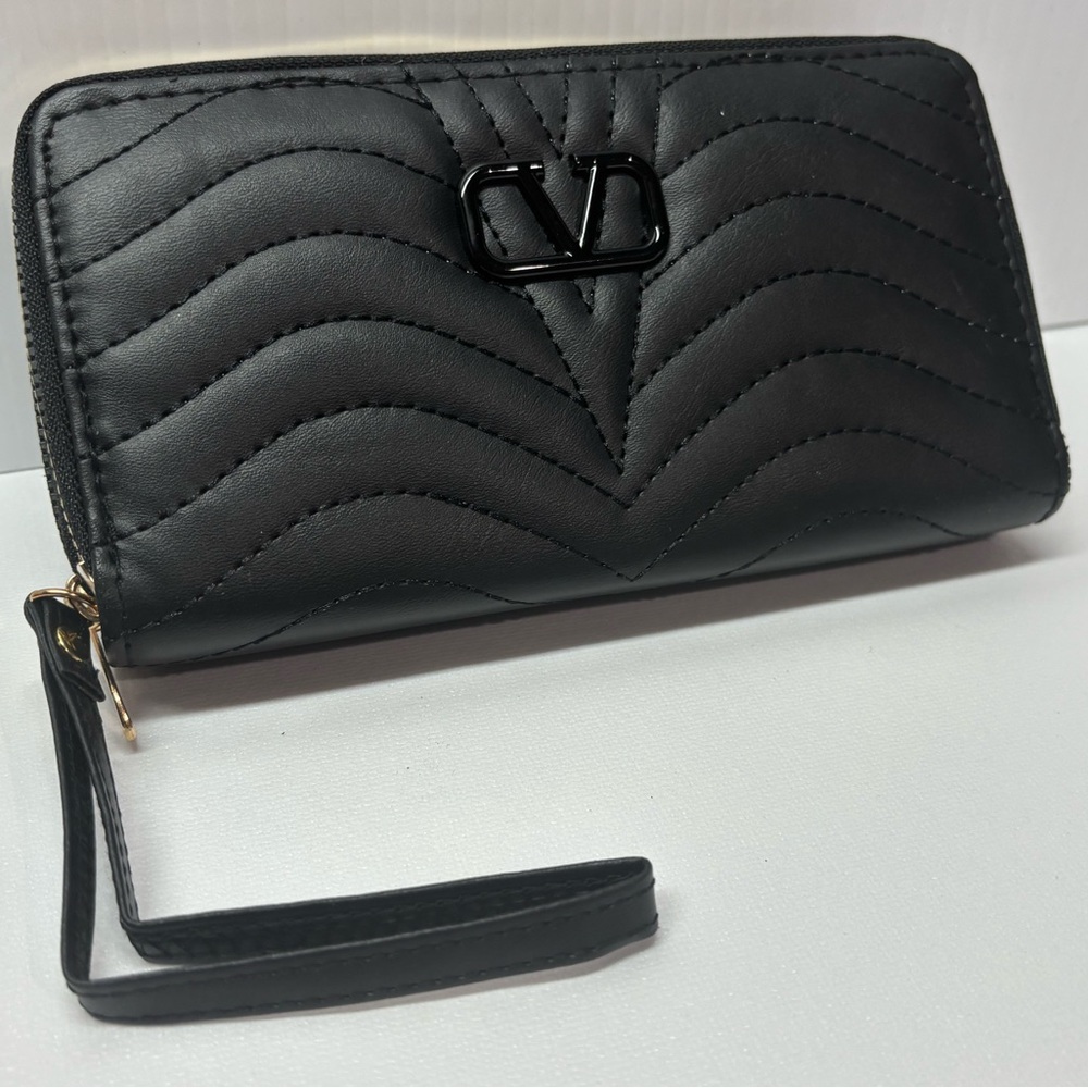 Elegant Luxury Design Black Quilted Wallet with Wrist Strap for women